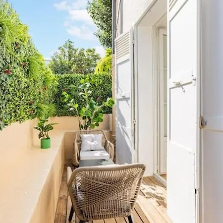 Townhouse Sacrée Cœur Place Du Tertre Montmartre Paris